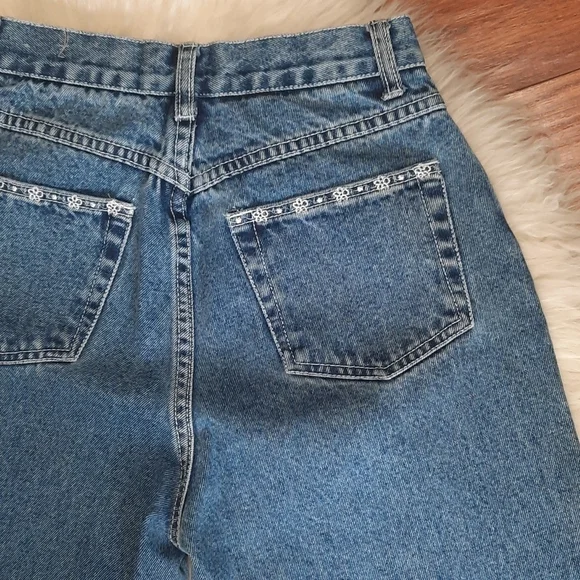 R21 Y2K Highrise Embroidered Button Flare Jeans - Picture 8 of 9